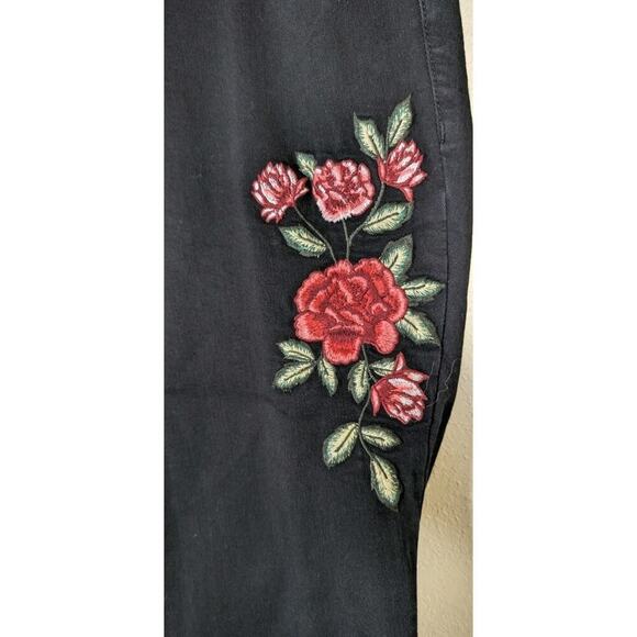 Torrid Black Denim Embroidered Rose Flower Power Stretch Denim Jegging Size 20R - Picture 3 of 10